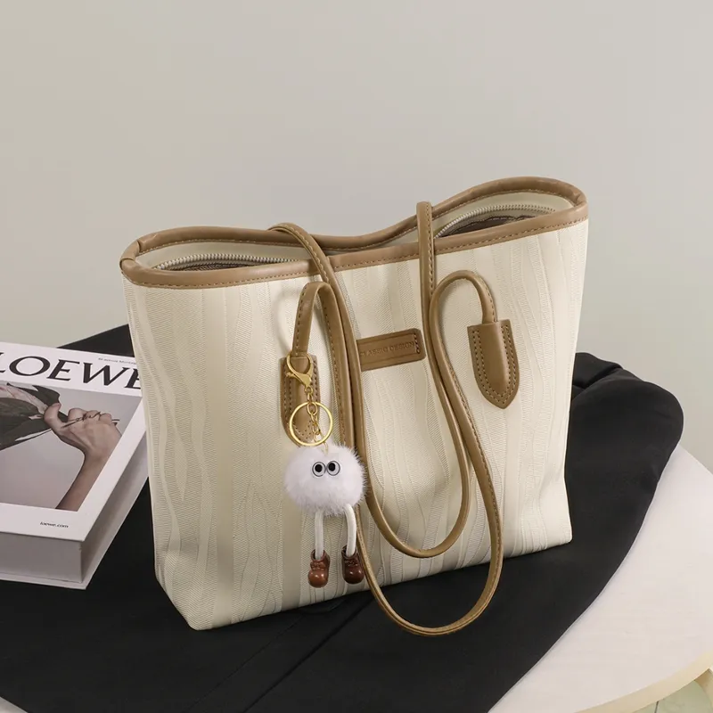 VINEY Cow Leather Shoulder Bag Tote Tubas Women's Ecru-2