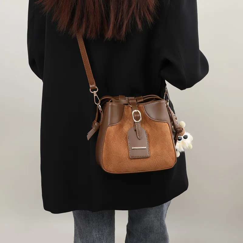 VINEY Synthetic Leather Shoulder Bag Crossbody Bag Bucket Bag Medium Size Women's Brown-3