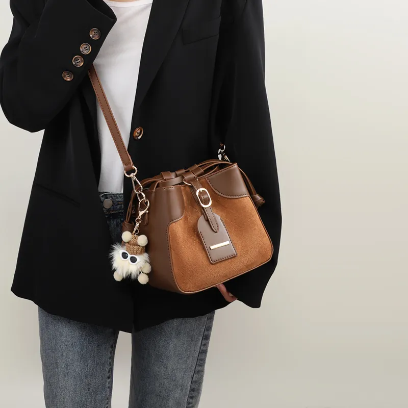 VINEY Synthetic Leather Shoulder Bag Crossbody Bag Bucket Bag Medium Size Women's Brown-4