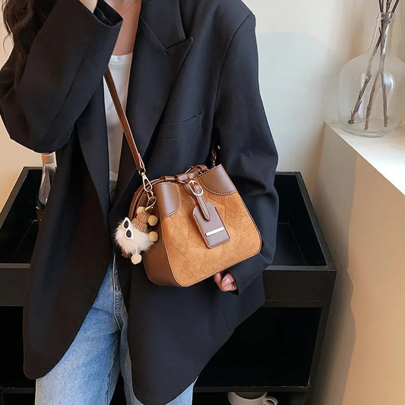 VINEY Synthetic Leather Shoulder Bag Crossbody Bag Bucket Bag Medium Size Women's Brown-1