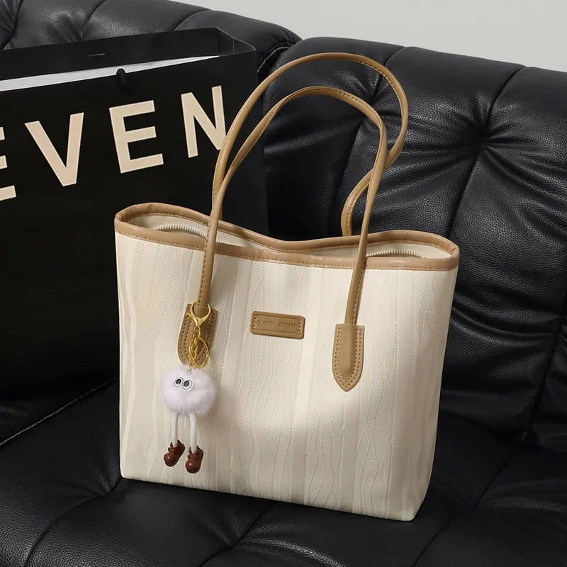 VINEY Cow Leather Shoulder Bag Tote Tubas Women's Ecru-1