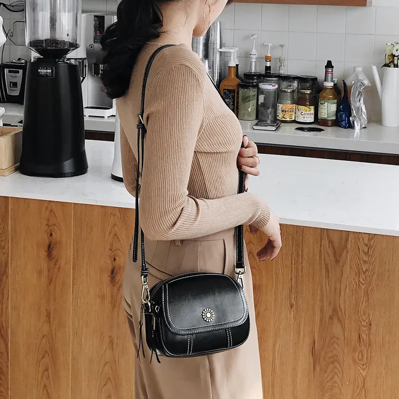 Narandu Cow Leather Small Round Bag Crossbody Bag Shoulder Bag Trumpets Women's Black-1