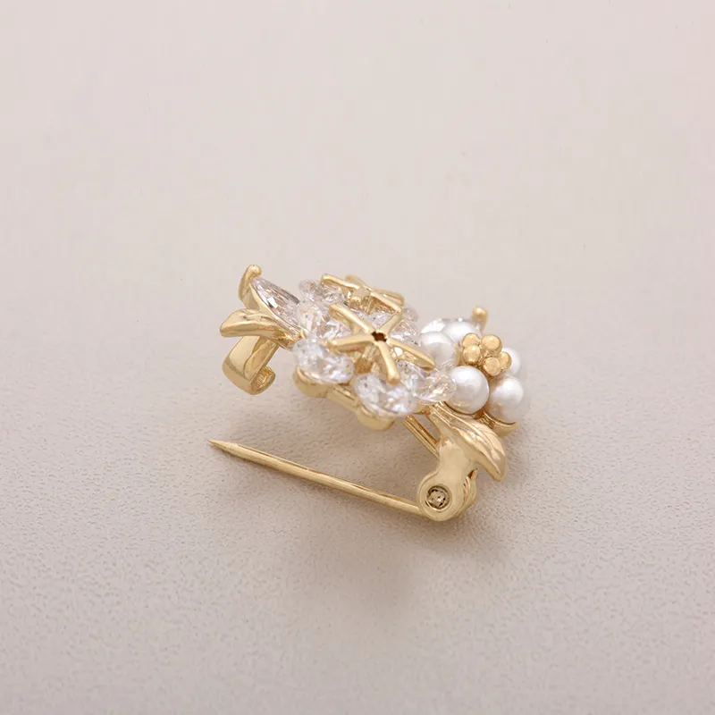 ROYALSASA Alloy, Faux Pearl, Faux Crystal Brooches Women's-3