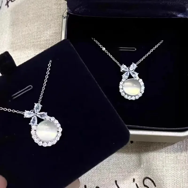 Yu Decheng Chalcedony Necklaces Women's-1