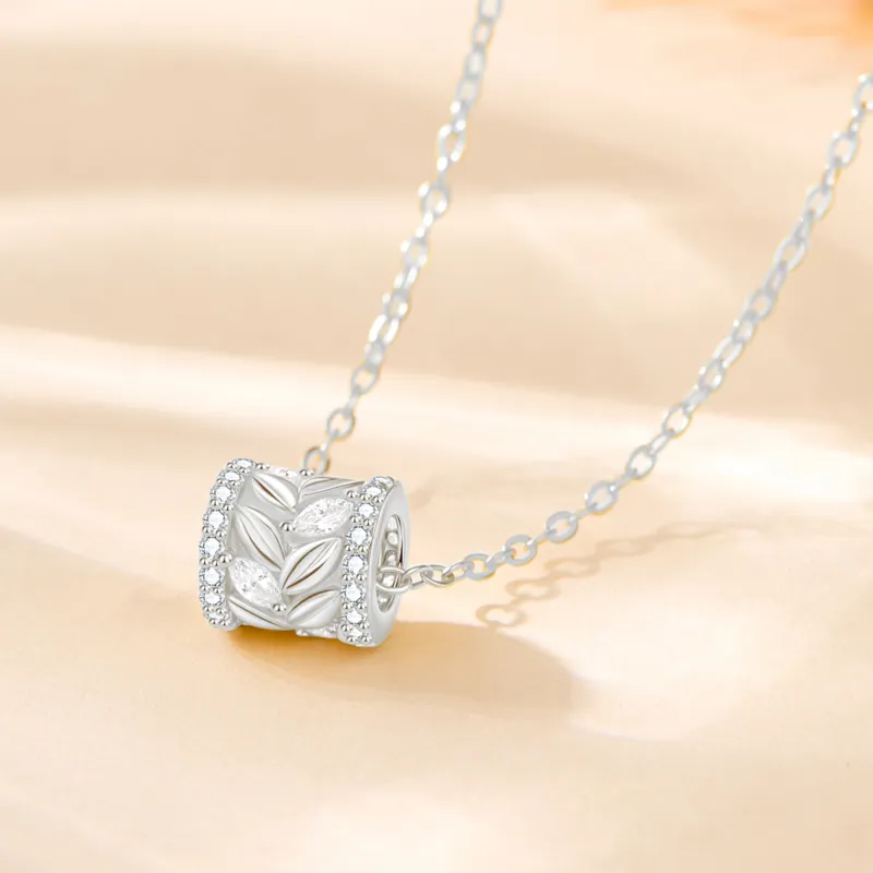 Lao Feng Xiang S925 Silver Necklaces Women's-7