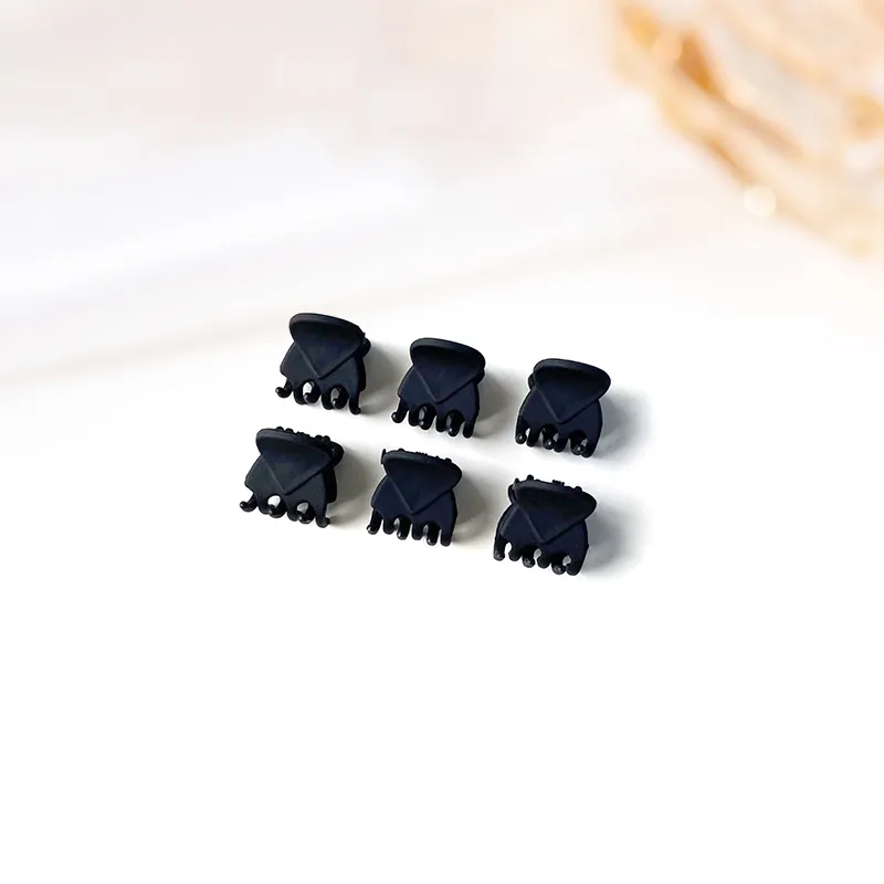 MIDNIGHT MOMENT Plastic Hair Clips Women's Black-1