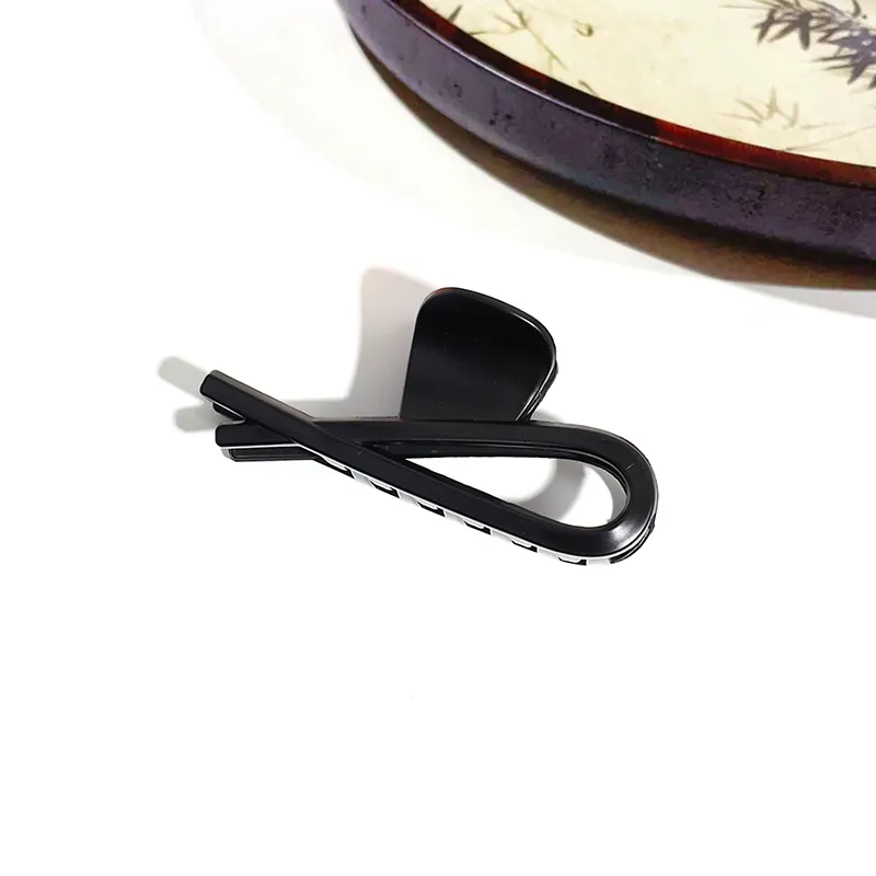 MIDNIGHT MOMENT Plastic Hair Clips Women's-11