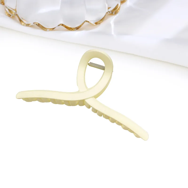 MIDNIGHT MOMENT Plastic Hair Clips Women's-1