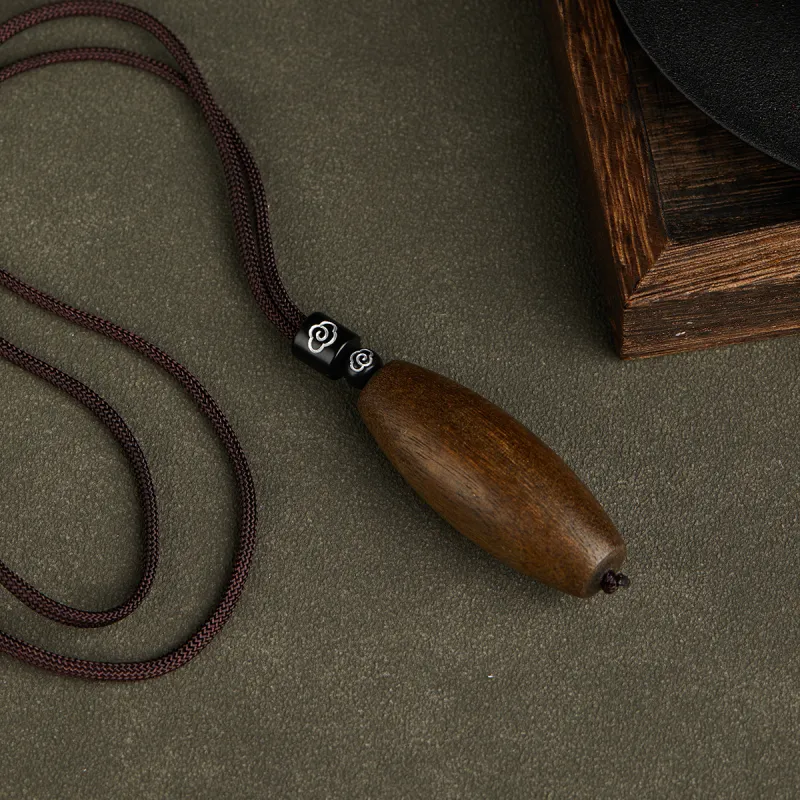 Gianina Agarwood Pendants Unisex-5