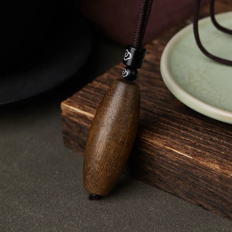Gianina Agarwood Pendants Unisex-6