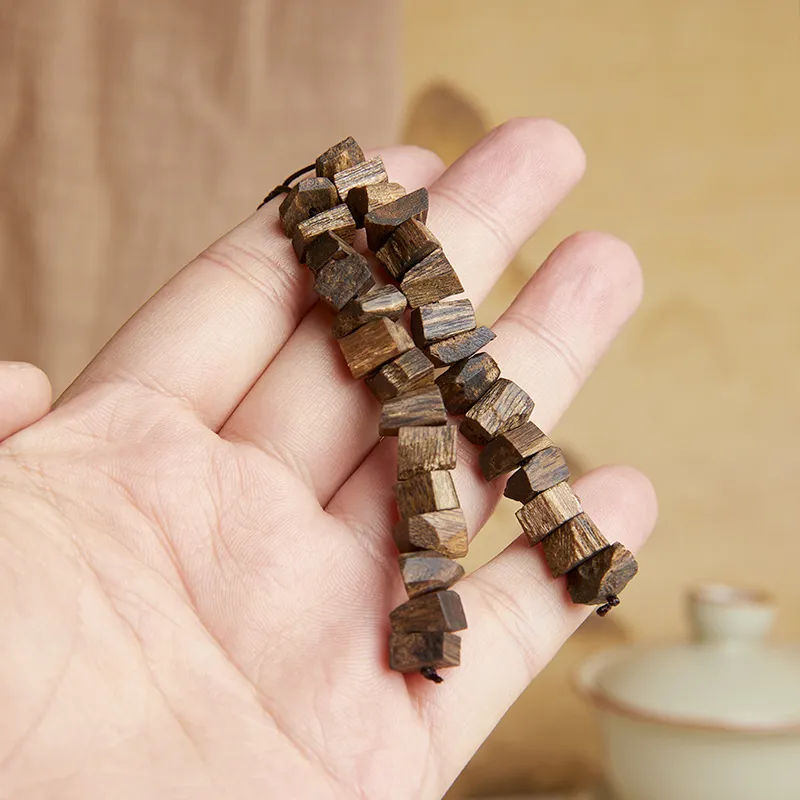 Gianina Agarwood Pendants Unisex-3