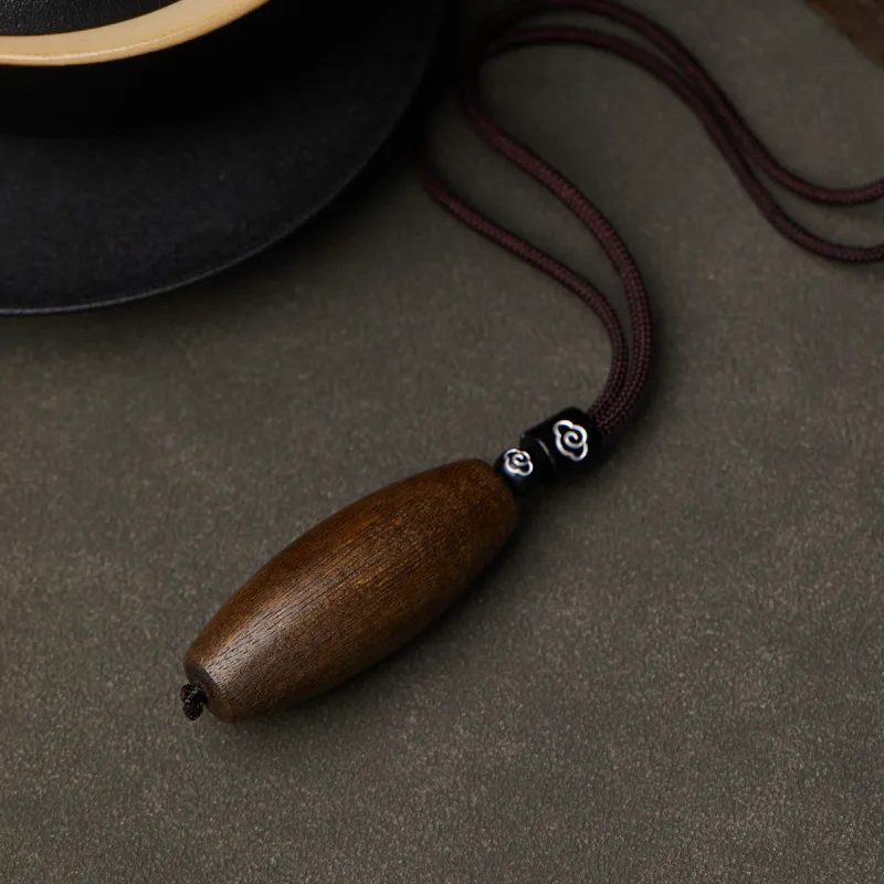 Gianina Agarwood Pendants Unisex-3