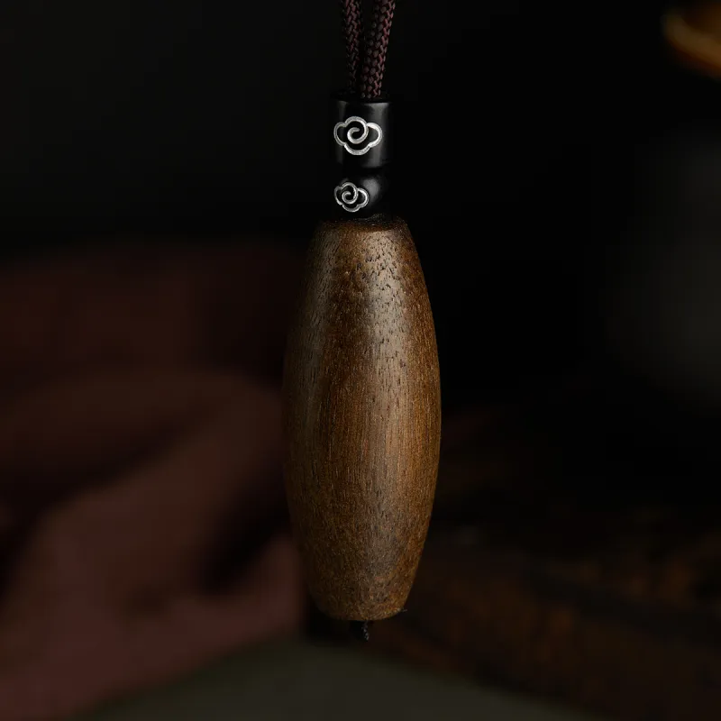 Gianina Agarwood Pendants Unisex-2