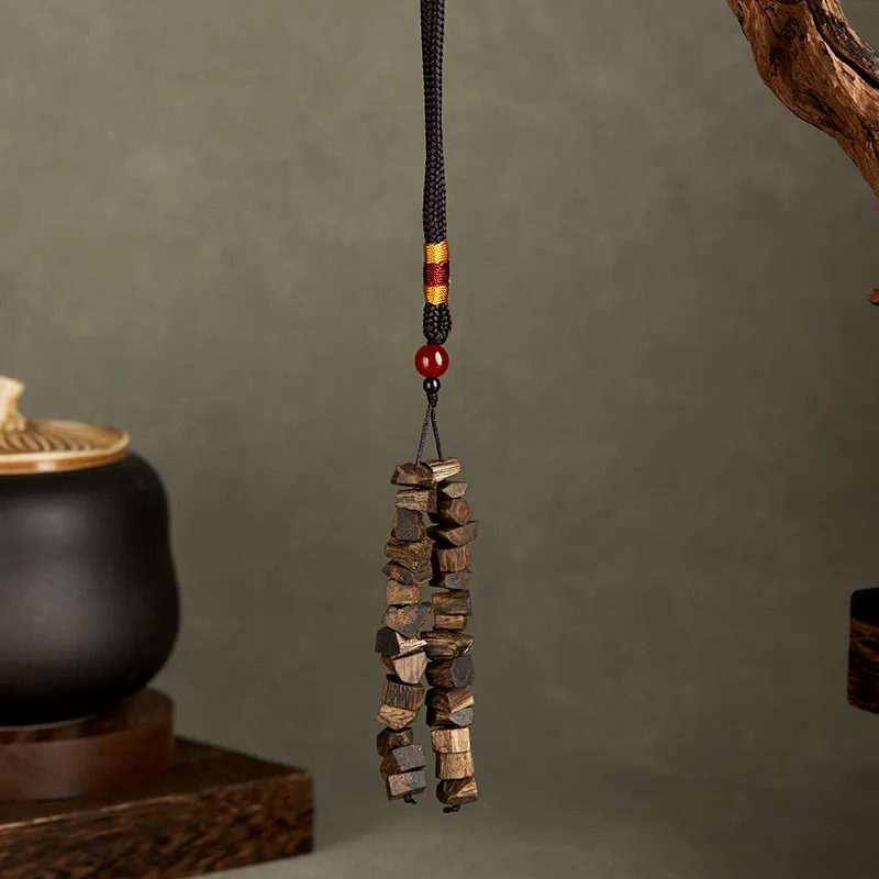 Gianina Agarwood Pendants Unisex-1