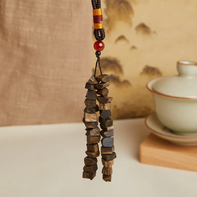 Gianina Agarwood Pendants Unisex-5