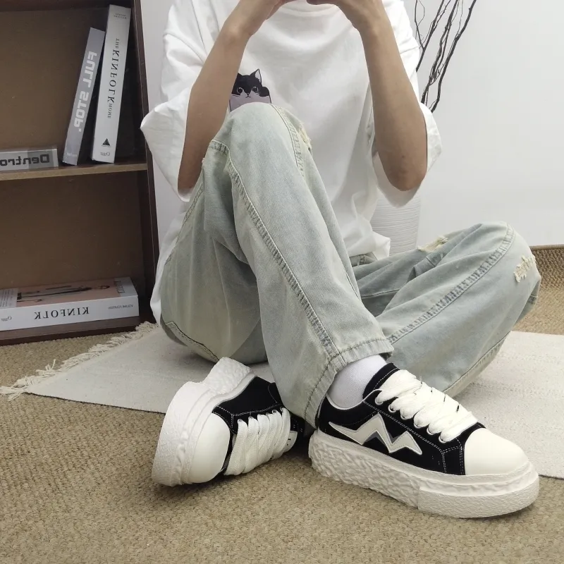 FAPAI Abrasion Resistant Low Top Skateboard Shoes Unisex Black White-2