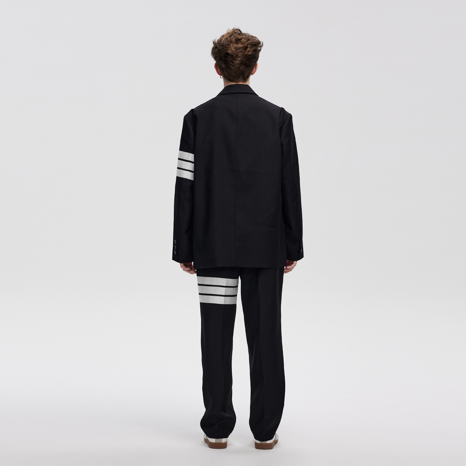 【人気沸騰】 Black Unisex Suits Business Lab ICONS L POIZON - ダイニングチェア