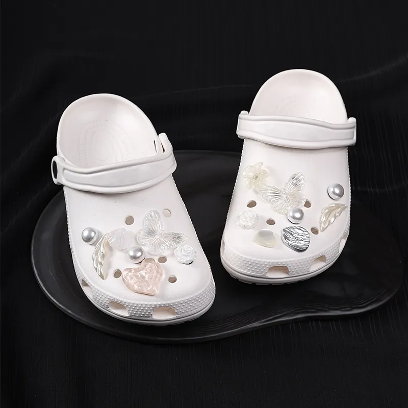 ZUOWEISHIJIA Resin Buckle Shoes With Flowers Unisex-1