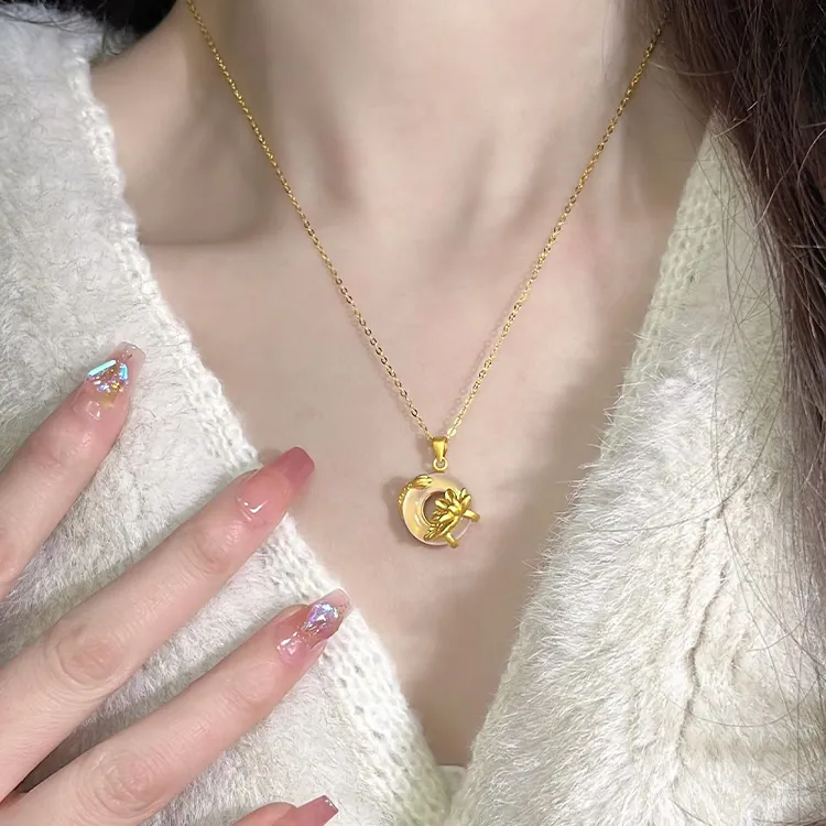 Yagu Chalcedony Necklaces Women's-1