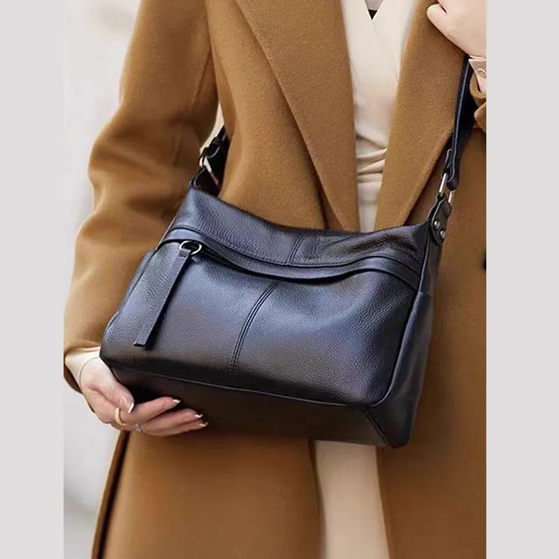 VANDEE Cow Leather Shoulder Bag Women's Black-1