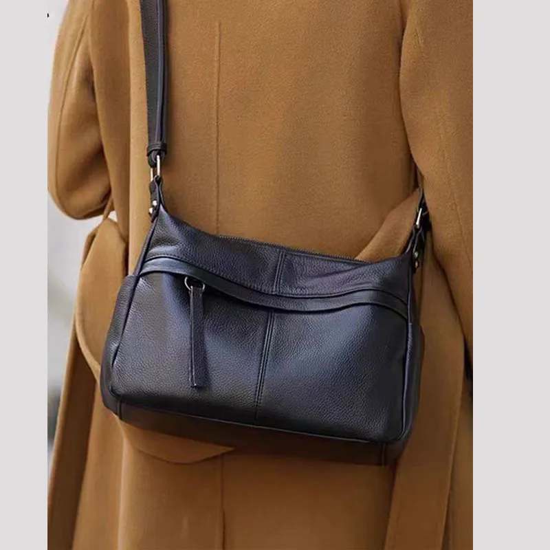 VANDEE Cow Leather Shoulder Bag Women's Black-4