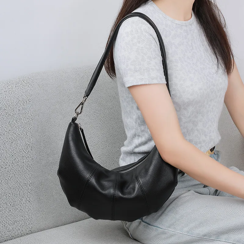VANDEE Cow Leather Shoulder Bag Women's Black-2