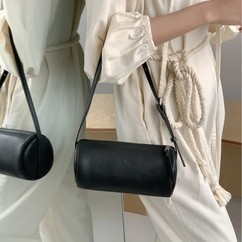 VANDEE Cow Leather Shoulder Bag Women's Black-3