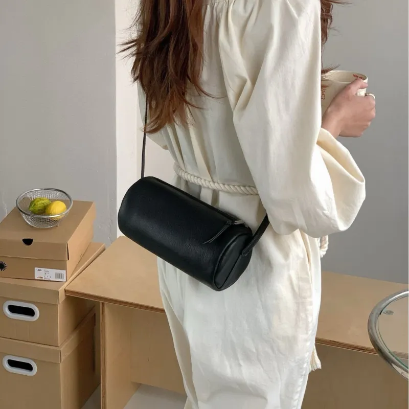 VANDEE Cow Leather Shoulder Bag Women's Black-4
