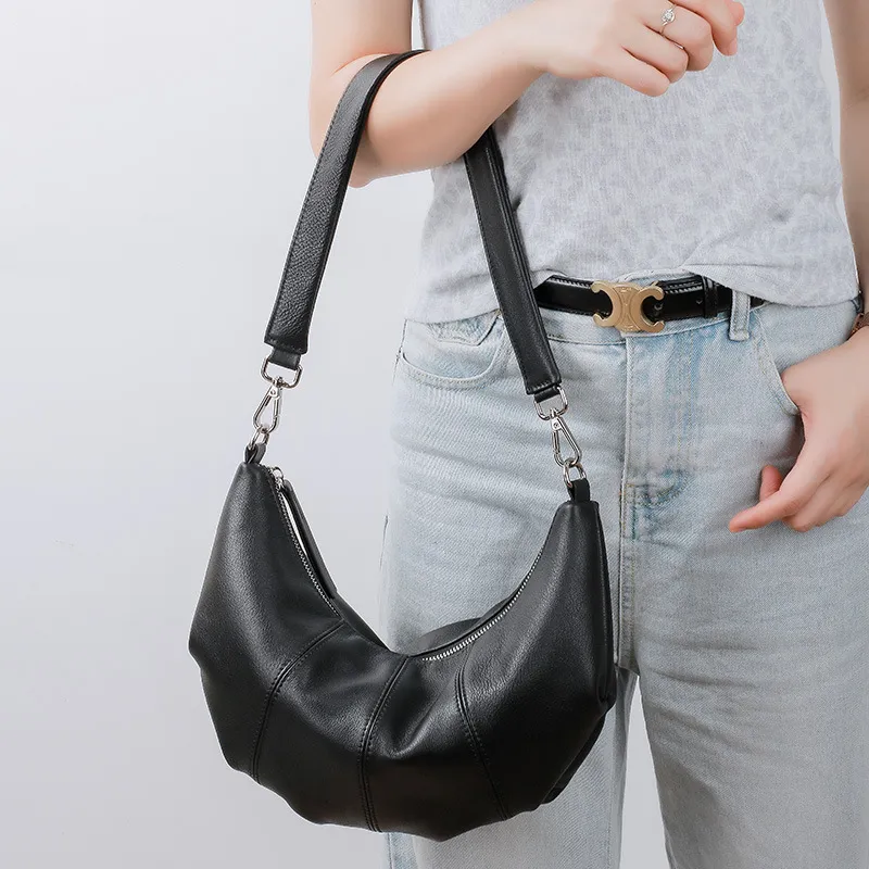 VANDEE Cow Leather Shoulder Bag Women's Black-4