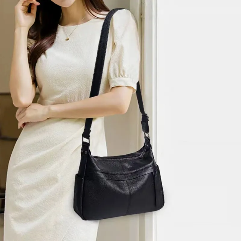 VANDEE Cow Leather Shoulder Bag Women's Black-3