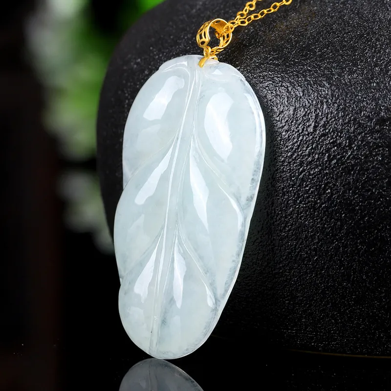 Yi Zhen Ge Glutinous Jade Jadeite Pendants Unisex-3