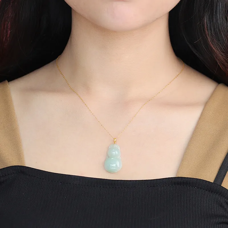 Yi Zhen Ge Jadeite Necklaces Unisex-2
