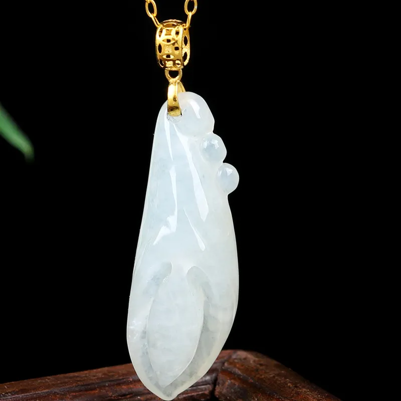 Yi Zhen Ge Ice Glutinous Jadeite Pendants Unisex-4