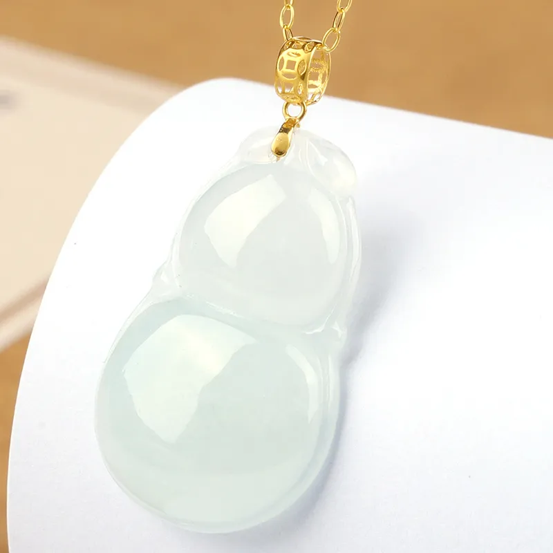Yi Zhen Ge Ice Glutinous Jadeite Pendants Unisex-5