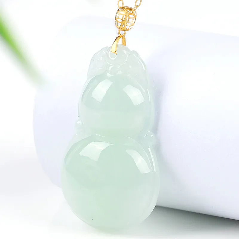 Yi Zhen Ge Jadeite Necklaces Unisex-5