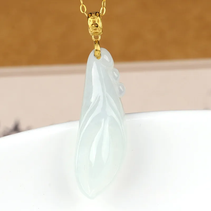 Yi Zhen Ge Ice Glutinous Jadeite Pendants Unisex-1