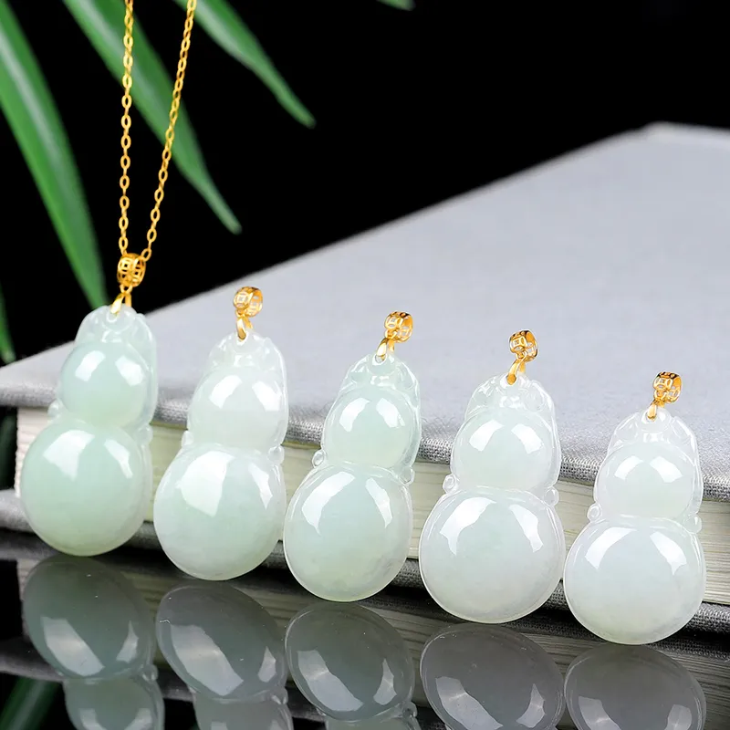 Yi Zhen Ge Jadeite Necklaces Unisex-4