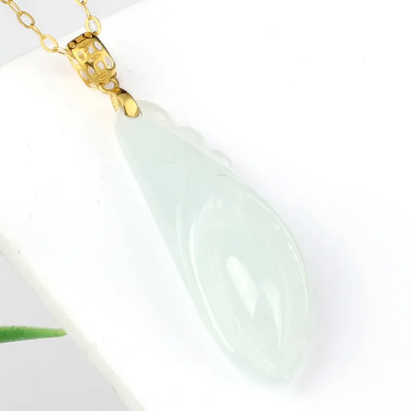 Yi Zhen Ge Ice Glutinous Jadeite Pendants Unisex-3