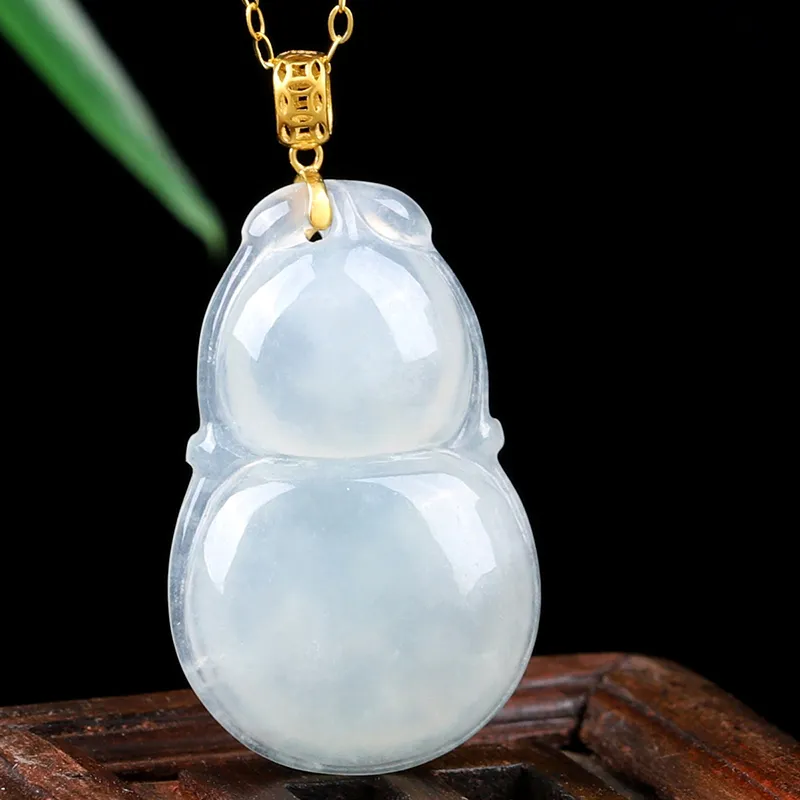 Yi Zhen Ge Ice Glutinous Jadeite Pendants Unisex-2