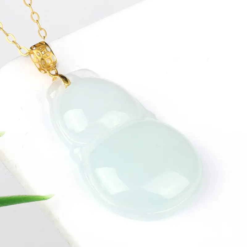 Yi Zhen Ge Ice Glutinous Jadeite Pendants Unisex-3