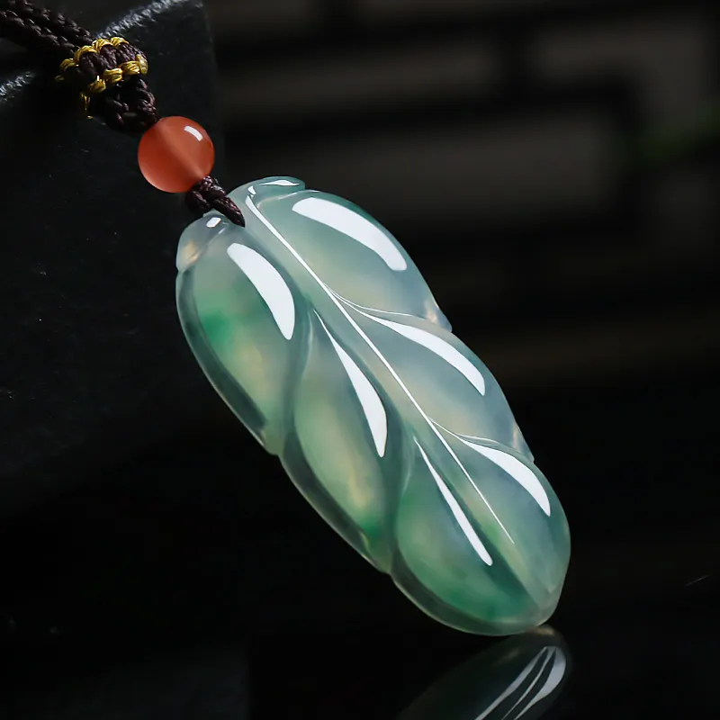 With The Heart Of The Jade Glutinous Jade Jadeite Necklaces Unisex-6