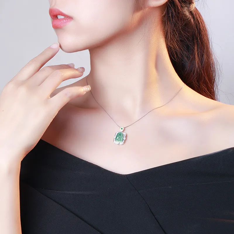 With The Heart Of The Jade Glutinous Jade Jadeite Necklaces Unisex-3