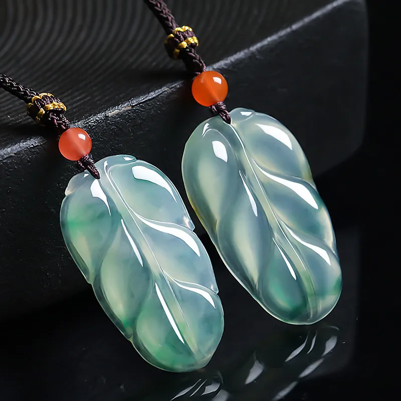 With The Heart Of The Jade Glutinous Jade Jadeite Necklaces Unisex-7