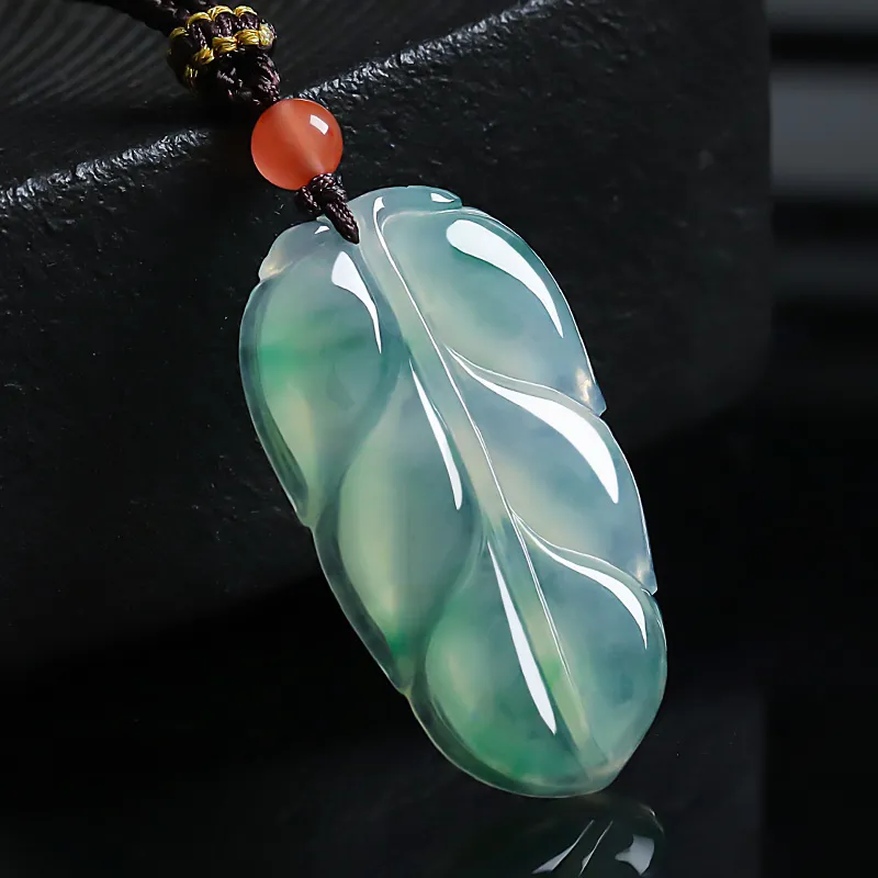 With The Heart Of The Jade Glutinous Jade Jadeite Necklaces Unisex-14