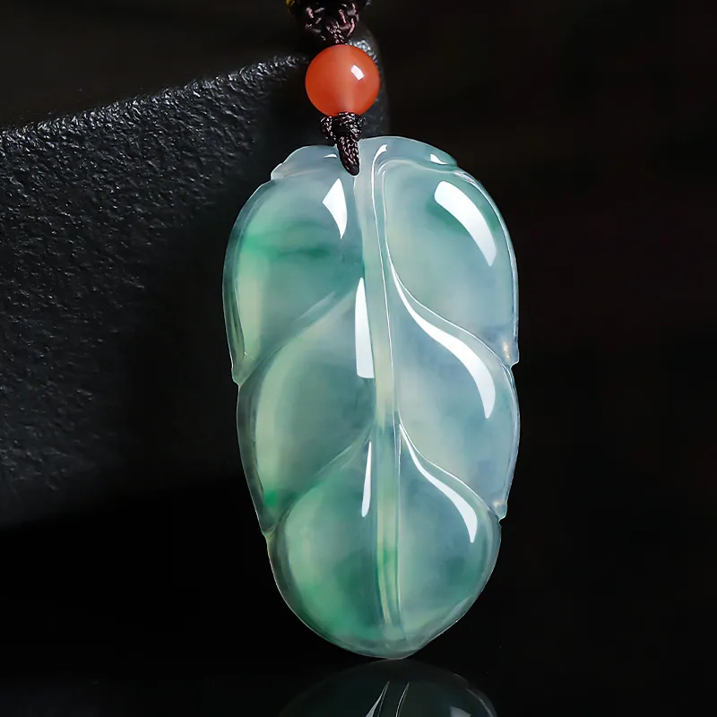 With The Heart Of The Jade Glutinous Jade Jadeite Necklaces Unisex-5