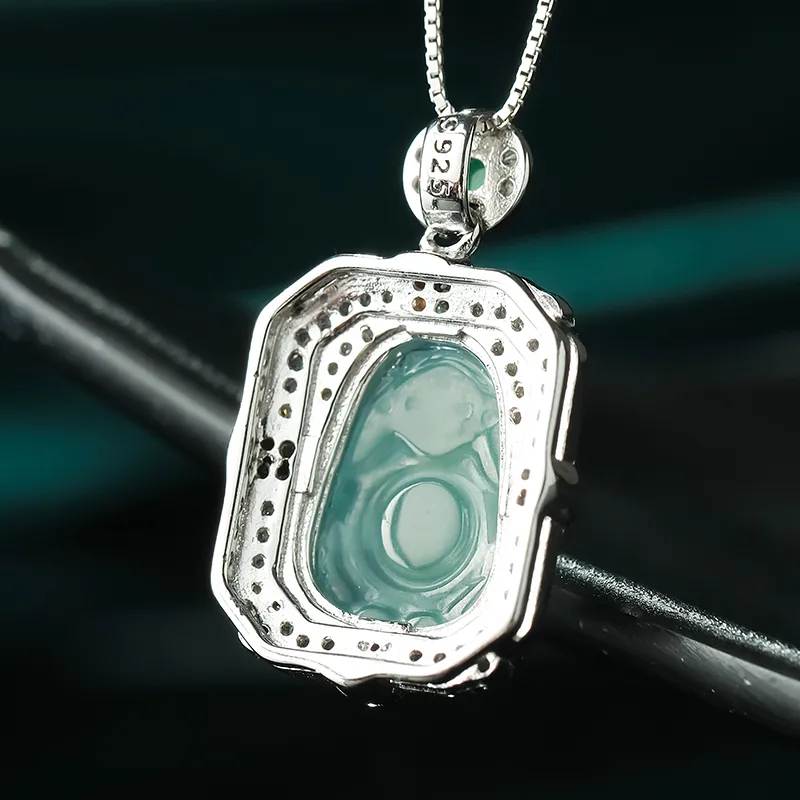 With The Heart Of The Jade Glutinous Jade Jadeite Necklaces Unisex-5