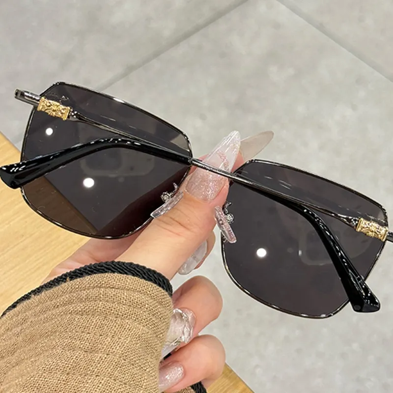 Cranta Komeia Titanium Alloy Irregular Shape Sunglasses Women's-6