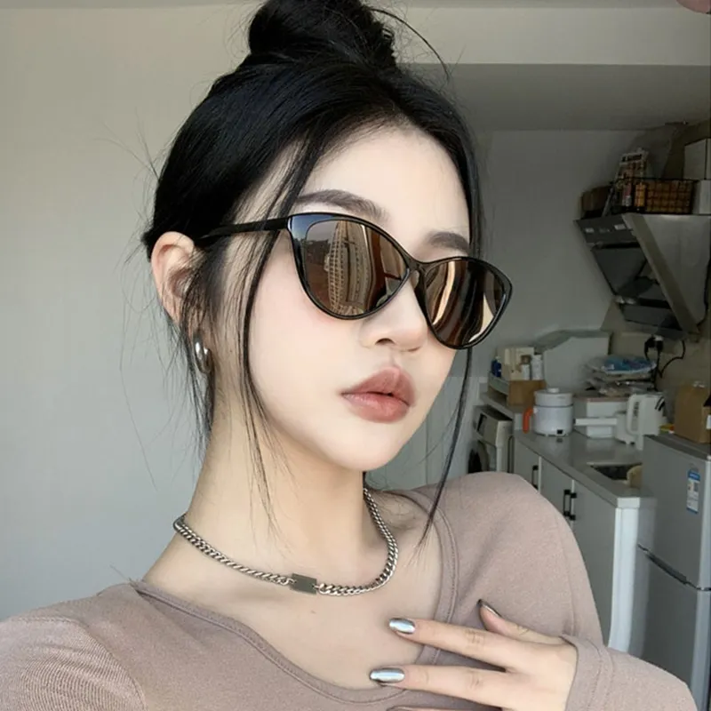 Cranta Komeia Sunglasses Women's-10