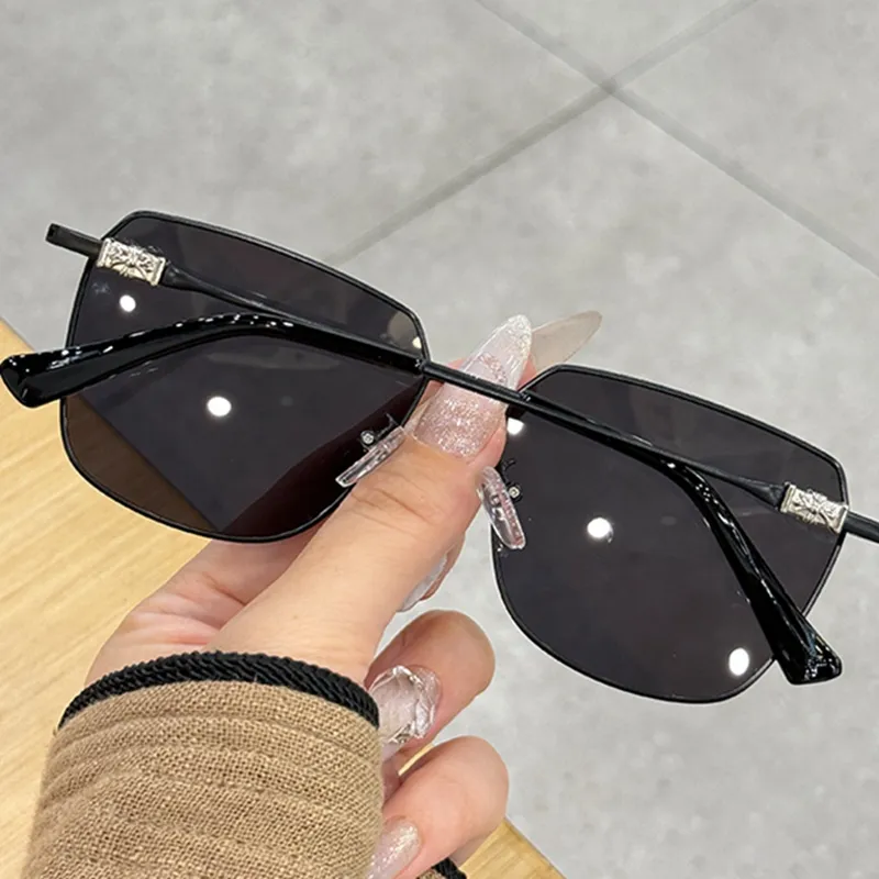 Cranta Komeia Titanium Alloy Irregular Shape Sunglasses Women's-2