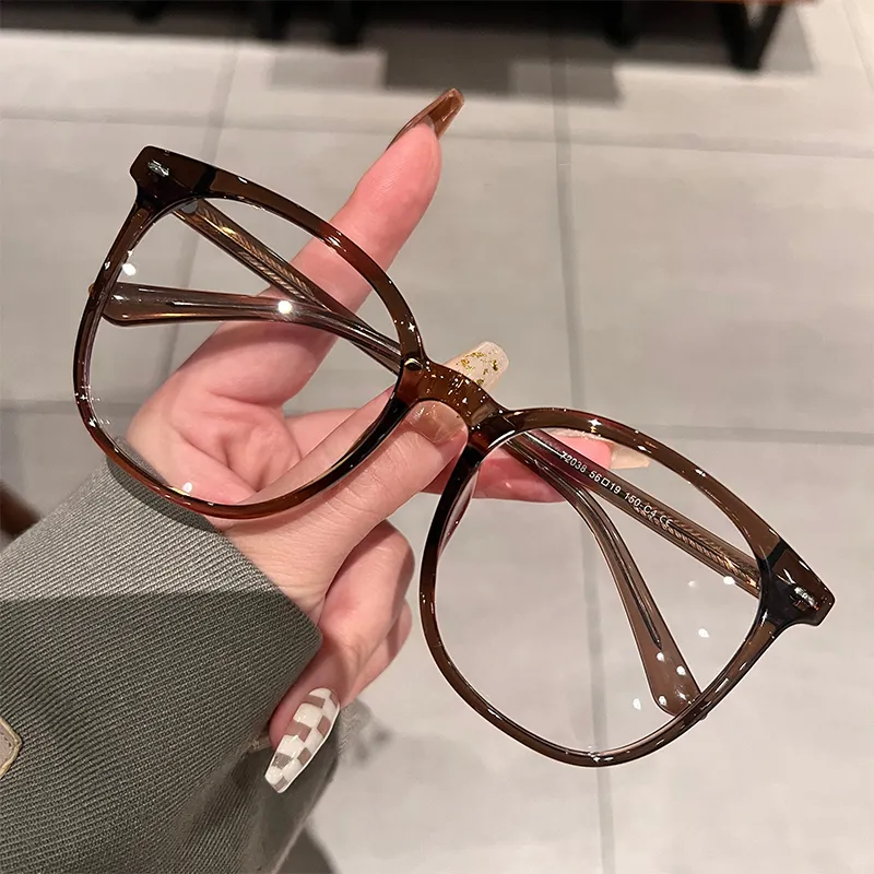 Cranta Komeia Oval Sunglasses Women's-6
